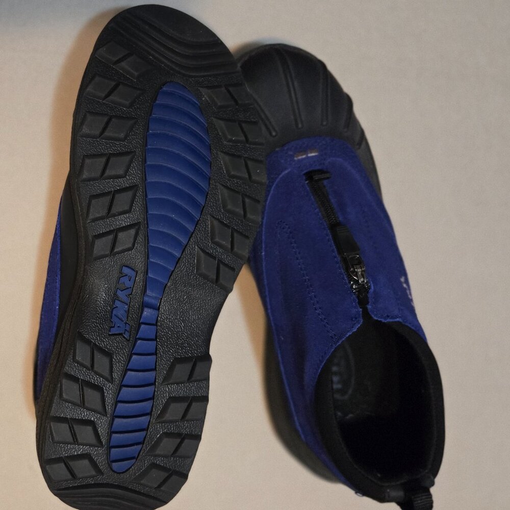 New Women's Ryka snow shoes